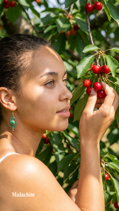 Les Iris - Boucles d'oreilles artisanales - Pierres serties de laiton